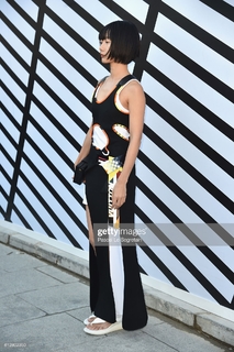 Bae Doona feet photo thumbnail