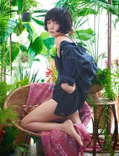 Bae Doona feet photo thumbnail