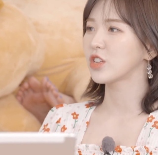 Bae Joo-hyun feet photo thumbnail