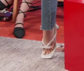 Bae Joo-hyun feet photo thumbnail