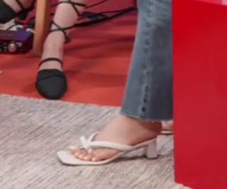 Bae Joo-hyun feet photo thumbnail