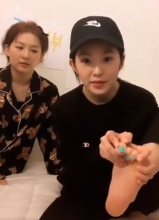 Bae Joo-hyun feet photo thumbnail
