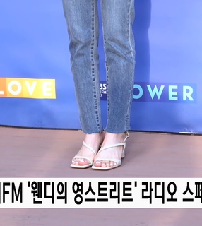 Bae Joo-hyun feet photo thumbnail