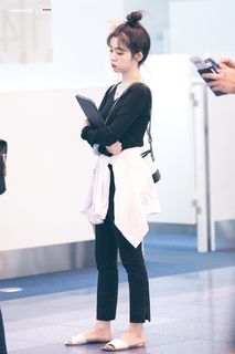 Bae Joo-hyun feet photo thumbnail