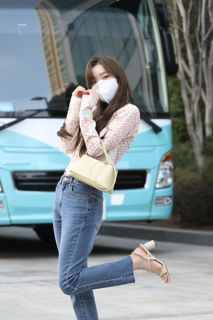 Bae Joo-hyun feet photo 3
