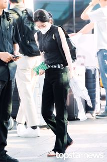 Bae Joo-hyun feet photo 16