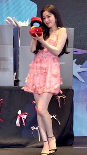 Bae Joo-hyun feet photo 1