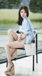 Bae Suzy feet photo thumbnail