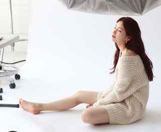 Bae Suzy feet photo thumbnail