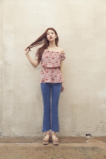 Bae Suzy feet photo thumbnail