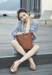 Bae Suzy feet photo thumbnail