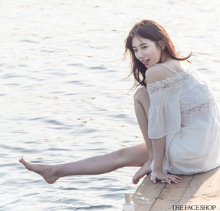 Bae Suzy feet photo thumbnail