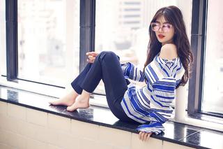 Bae Suzy feet photo thumbnail