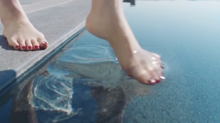 Bae Suzy feet photo thumbnail
