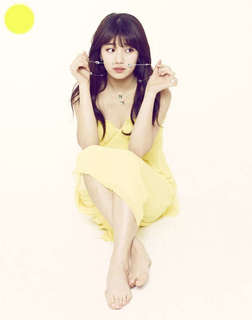 Bae Suzy feet photo thumbnail
