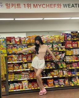 Bae Suzy feet photo thumbnail