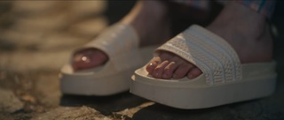 Bae Suzy feet photo thumbnail
