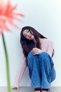 Bae Suzy feet photo thumbnail