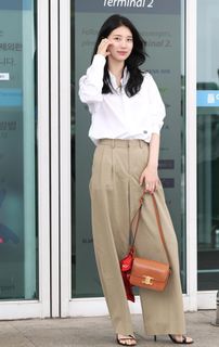 Bae Suzy feet photo thumbnail