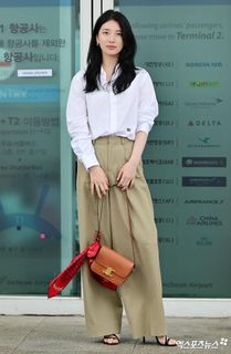 Bae Suzy feet photo thumbnail