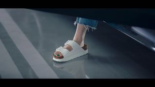 Bae Suzy feet photo thumbnail