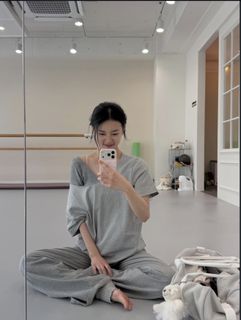 Bae Suzy feet photo 1