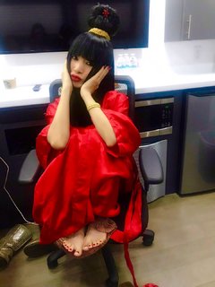 Bai Ling feet photo thumbnail