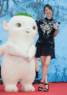 Baihe Bai feet photo 9