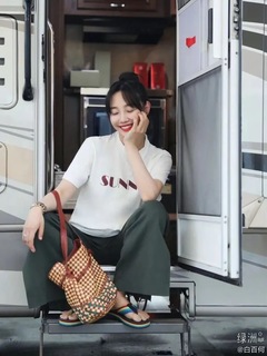 Baihe Bai feet photo 2