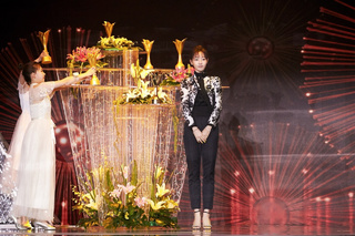 Baihe Bai feet photo 4