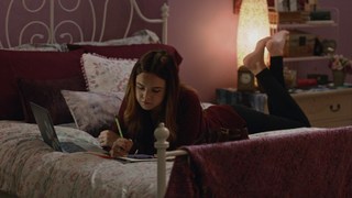 Bailee Madison feet photo thumbnail