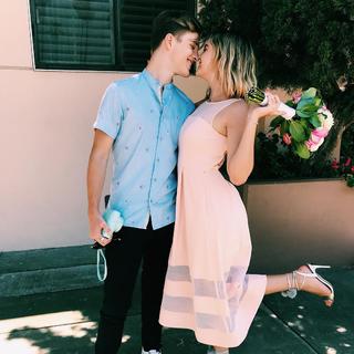 Bailee Madison feet photo thumbnail