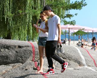 Bailee Madison feet photo thumbnail