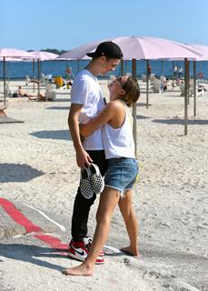 Bailee Madison feet photo thumbnail