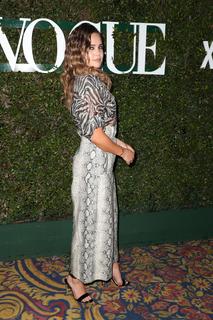Bailee Madison feet photo thumbnail
