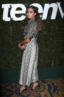 Bailee Madison feet photo thumbnail