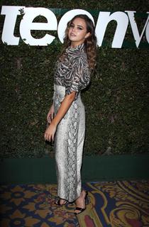 Bailee Madison feet photo thumbnail