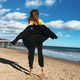 Bailee Madison feet photo thumbnail
