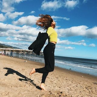 Bailee Madison feet photo thumbnail