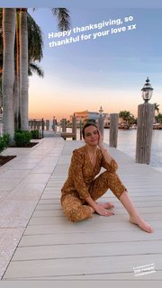 Bailee Madison feet photo thumbnail