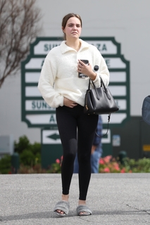 Bailee Madison feet photo thumbnail