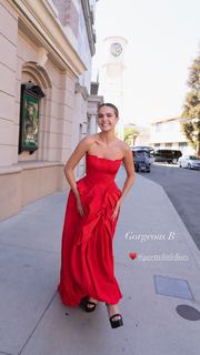 Bailee Madison feet photo thumbnail