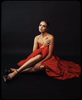 Bailee Madison feet photo thumbnail