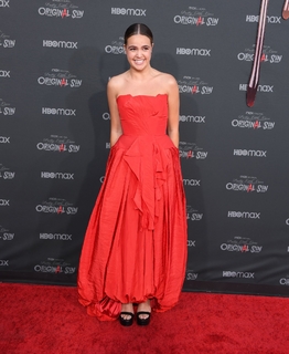 Bailee Madison feet photo thumbnail