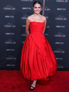 Bailee Madison feet photo thumbnail