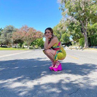 Bailee Madison feet photo thumbnail