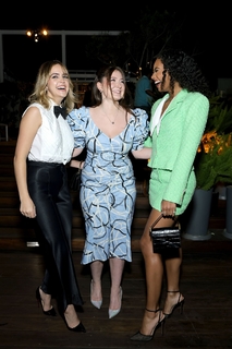 Bailee Madison feet photo thumbnail