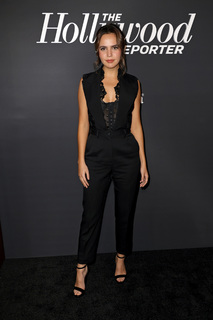 Bailee Madison feet photo thumbnail