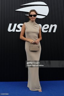Bailee Madison feet photo thumbnail