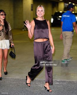 Bailee Madison feet photo 14